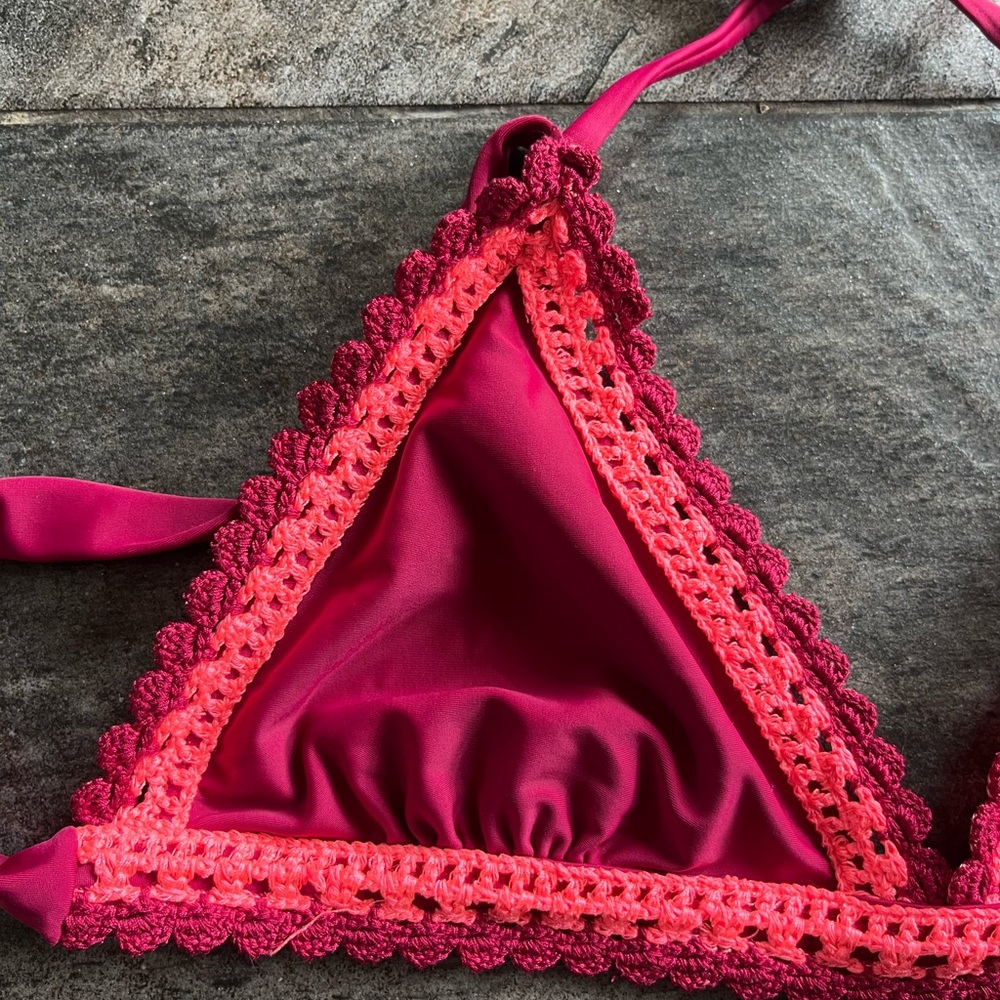 Women’s XL Arizona Jean Vibrant Pink Crochet Trim Bikini Top in good condition - Picture 2 of 8